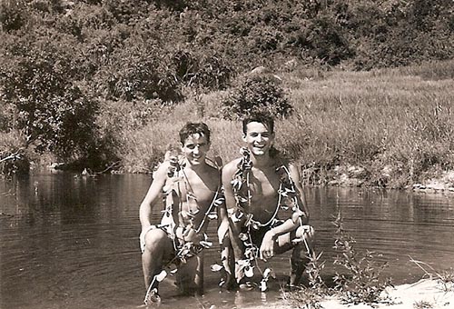 Van Phong / Port-Dayot, Viêt Nam — A little relaxation with Roger Hugues and Tino Rizetto
height=
