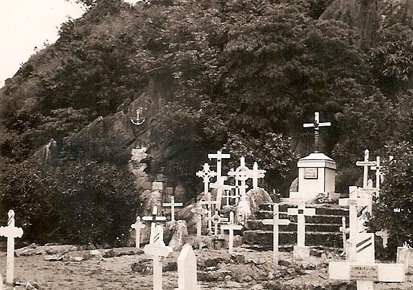 Cat Nang en Halong Bay. Farewell to the Sailors' Cemetery